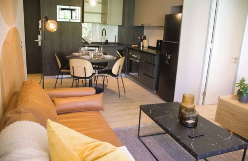 Apoquindo Apartment | HOM I Depto 2D2B 4PAX Las Condes, Estacionamiento