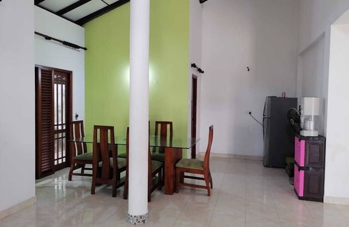 Gonawala House | Home 4 BR Spacious suites with AC and WiFi in charming Biyagama