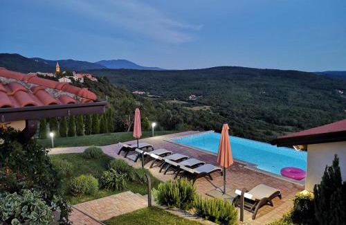 Ciritez House | Home Andrea with infinity salty pool