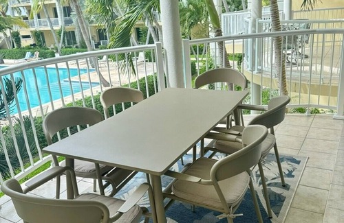 New Braunfels Condo | Home Away From Home Luxury 1-bedroom Pool View Condo at Turtle Cove Marina