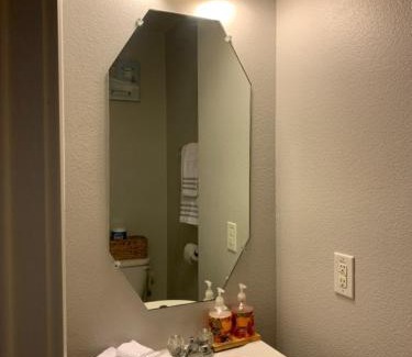 Kingwood House | Home Away From Home 10-minutes IAH airport-Hospital-malls-Restaurants