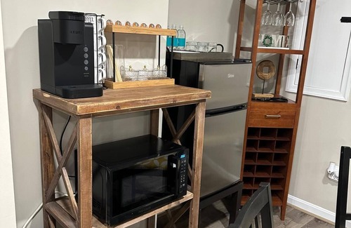 Parkville Apartment | Home away from home with WiFi and AC in delightful Parkville