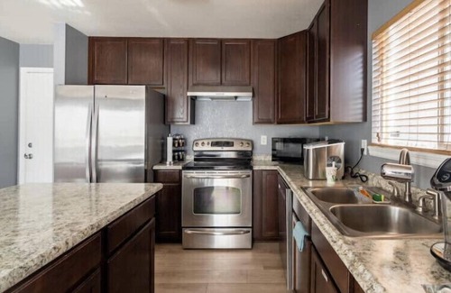 Aurora House | Home close to the Airport, shops and restaurants.