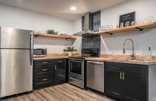 Phoenix Hill House | Home in NuLu - 3King beds - HotTub