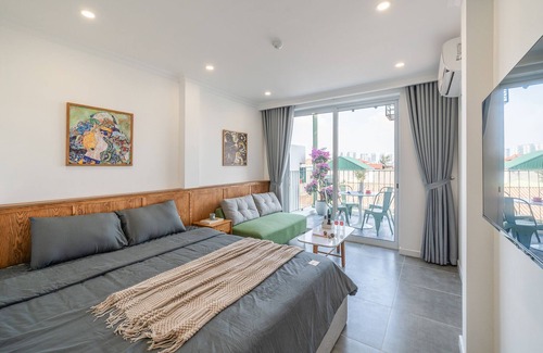 Hang Bac Apartment | HOME KEY Villa with Rooftop Pool and Gym