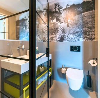 Centrum Apartment | Home Near City Center - New Bathroom & Hotel Bed