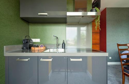Centrum Apartment | Home Near City Center - New Bathroom & Hotel Bed