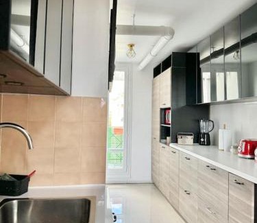 Cergy Apartment | Home seventy - Guest House