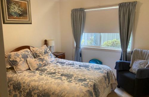 Swan Hill House | Home Stay on High Room 1 Queen Bed and Room 2 King Bed OR Two Single Beds