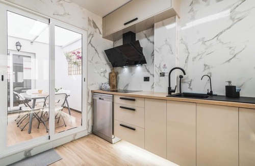 Ingenio Apartment | Home2Book Stylish & Bright Bakea Apartment