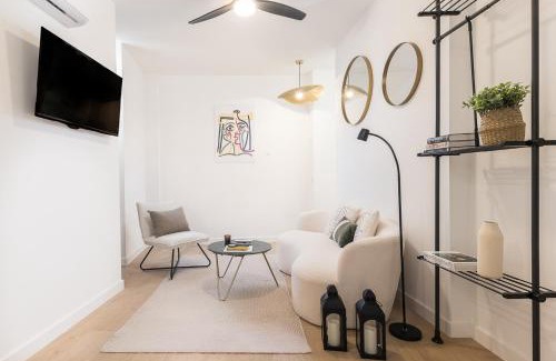 La Trinidad Apartment | Homeclub Elegant 1BR near Thyssen & Mármoles III