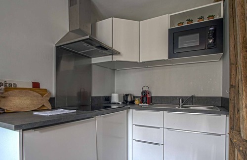 Enclos Apartment | Homely 2-bdr apmt for up to 4 in the heart of Old Honfleur - Triplex Le Phare ★