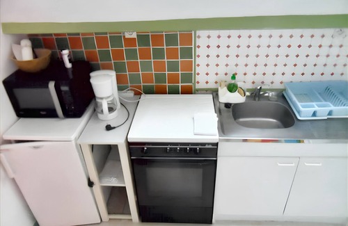 Saint-Barthelemy-d'Anjou Apartment | Homerez - Studio in St-Barthélemy-d'Anjou