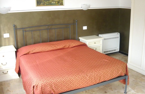 Villanova d'Albenga Apartment | Homerez - Appartement 7 km away from the beach for 6 ppl. at Villanova d'Albenga