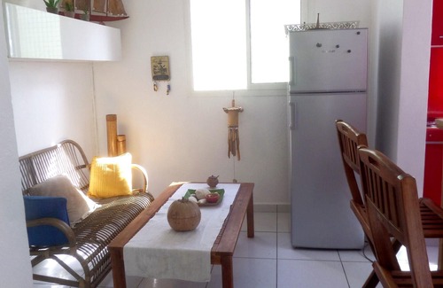 Petit-Canal House | Homerez - Bungalow 8 km away from the beach for 4 ppl. with shared pool