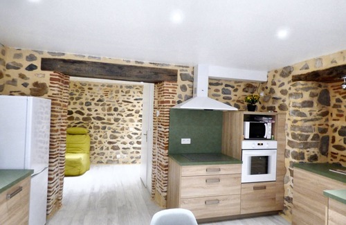 Brioude House | Homerez - Comfortable house in the heart of Brioude with private parking.