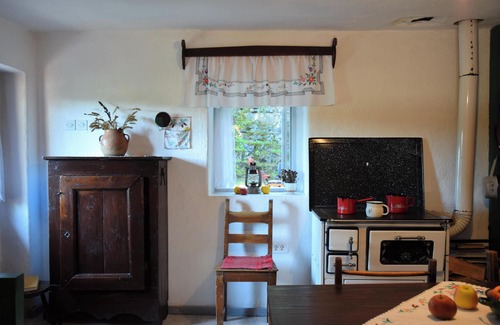 Gospic Ski Chalet | Homerez - Cosy Chalet in Gospić with Jacuzzi and Mountain View