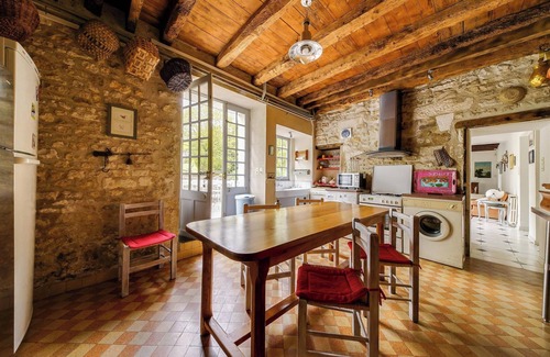 Julienne House | Homerez - Countryside Retreat in Julienne