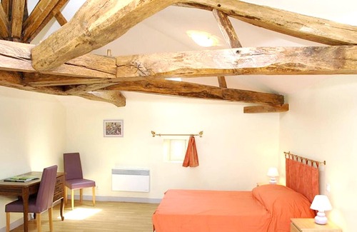 Saint-Vincent-la-Chatre House | Homerez - Big house for 9 ppl. with shared pool at Saint-Vincent-la-Châtre