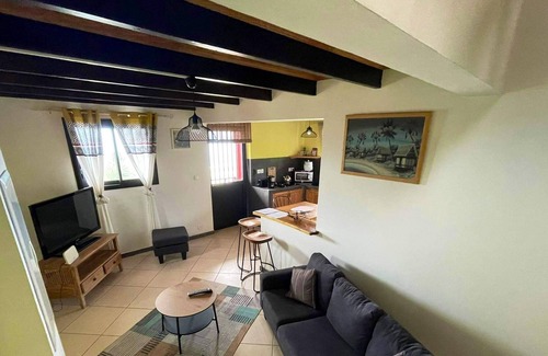 Trois-Bassins House | Homerez - House 7 km away from the beach for 3 ppl. with garden at Trois Bassins