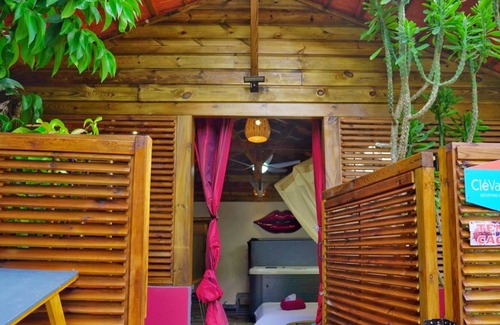 Fontaine de Moutte House | Homerez - House 9 km away from the beach for 2 ppl. with shared pool and spa