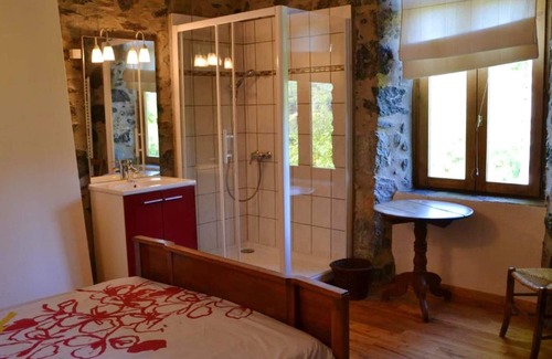 Gembrie House | Homerez - House for 4 ppl. with shared pool, garden and terrace at Gembrie