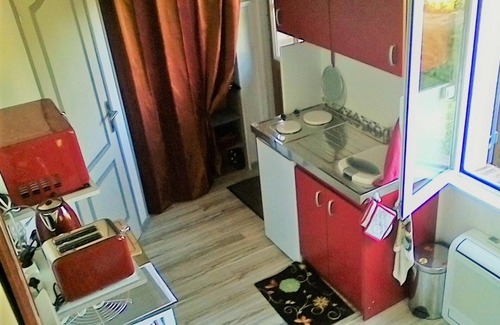 Les Authieux-Papion Apartment | Homerez - Nice appartement for 2 ppl. with terrace at Les Authieux Papion