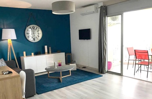 Saint-Denis Apartment | Homerez - Nice apartement for 4 ppl. with sea view and terrace at Saint-Denis