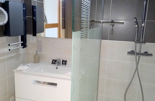 Embreville House | Homerez - Nice house for 4 ppl. with terrace at Embreville