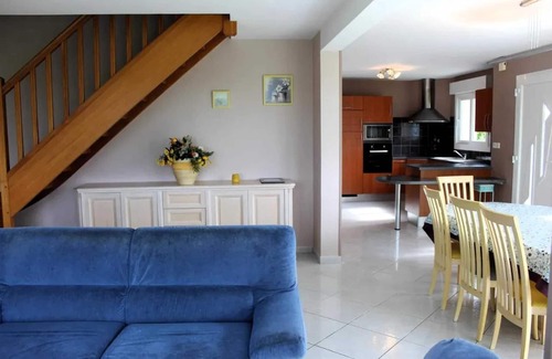 Courtils House | Homerez - Spacious House with Garden in Courtils