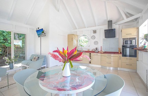 Le Robert Villa | Homerez - Spacious Villa in Hyacinthe