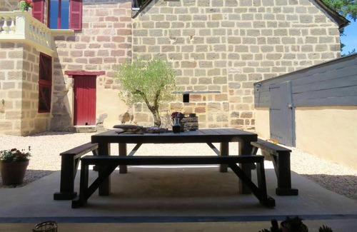 Vars-sur-Roseix Villa | Homerez - Villa for 10 ppl. with swimming-pool and sauna at Vars-sur-Roseix