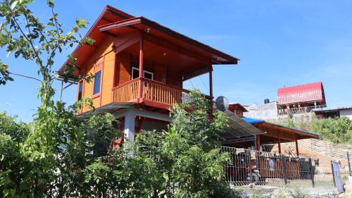 Tomohon House | Homestay Alina