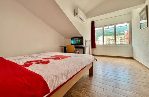 Rozino House | Homestay Mark - DOUBLE BED ROOM - shared bathroom