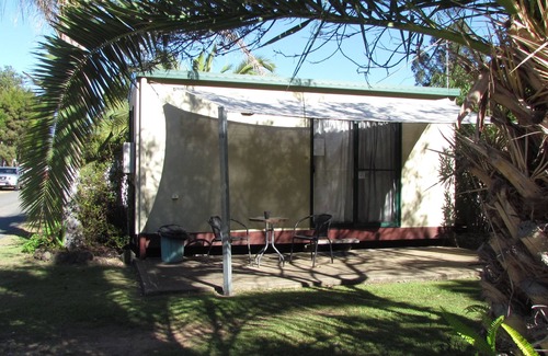 Nanango Cabin | Homestead Caravan Park