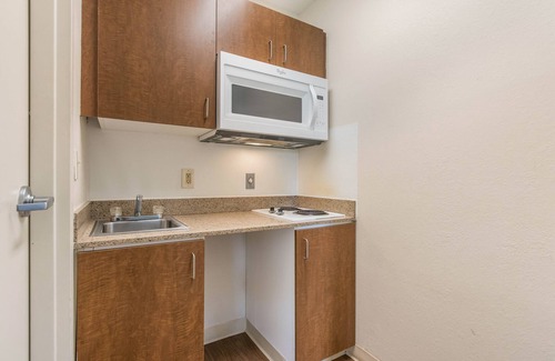Survey Creek Hotel | HomeTowne Studios by Red Roof Fort Lauderdale
