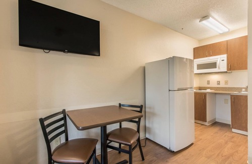 Survey Creek Hotel | HomeTowne Studios by Red Roof Fort Lauderdale
