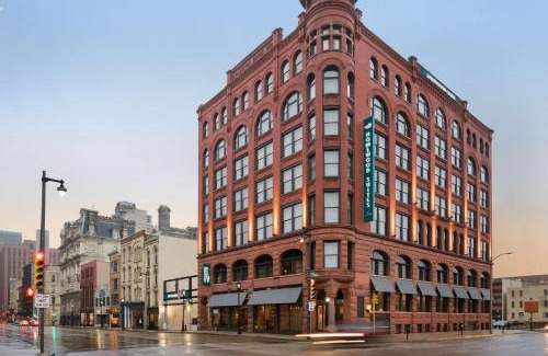 East Town Hotel | Homewood Suites By Hilton Milwaukee Downtown
