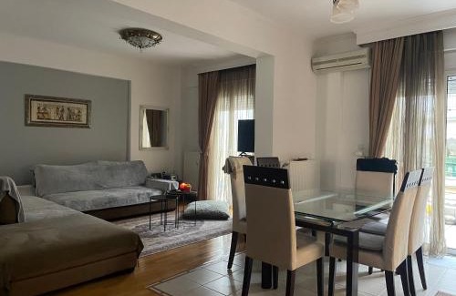 Delta Apartment | Honeybee Apartment kordelio area