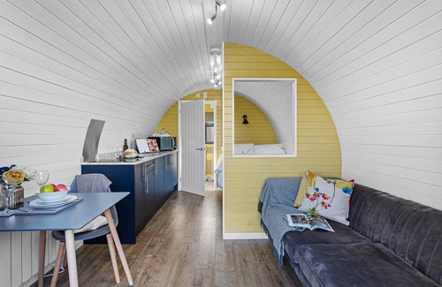 Wells Cabin | Honeycrisp Glamping Pod- Free Wi-F, Hot Tub