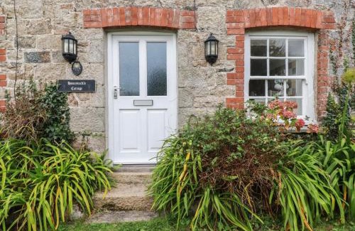 Charlestown House | Honeysuckle Cottage