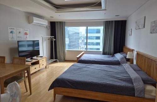 Mapo Apartment | Hongdae Residence-2 1min from Hongik Uni station Exit #1