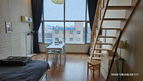 Mapo Apartment | Hongdae Residence-5 1min from Hongik Uni station Exit #1