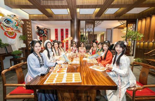 Xi’an City Center House | Honglu Garden Hotel Bell and Drum Tower Huimin Street Store & 2 bottles of beer for free