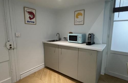 Moliere - Edgard Quinet Apartment | Honorê Suite Saint Pothin - 1 Bed Room for 2 in LYON