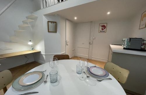Moliere - Edgard Quinet Apartment | Honorê Suite Saint Pothin - 1 Bed Room for 2 in LYON