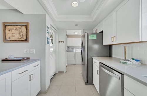 Siesta Key Villa | Horizons West Villa B-4 - Close to the White Sands of Crescent Beach!