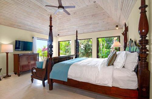 Montego Bay Villa | Hospitality Expert HALF HILL Pool Beach