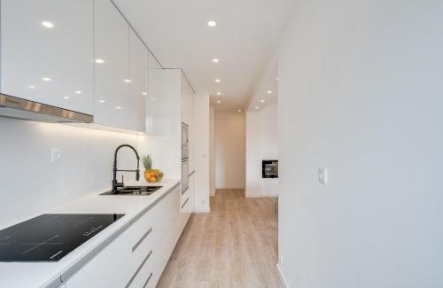 A Ver-o-Mar Apartment | Host Wise - Bright Seaside Flat