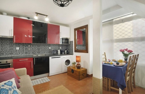 Misericordia Apartment | Host Wise - Lovely Bright Duplex
